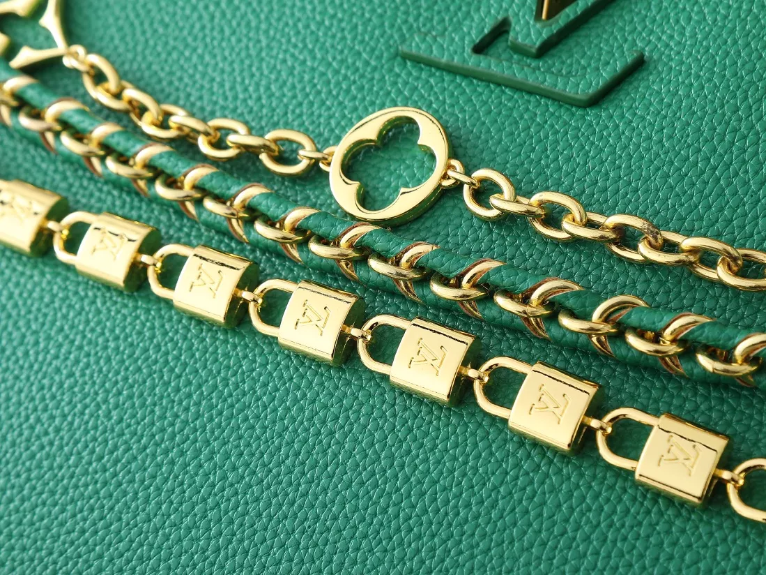 Reliable 2130 Louis Vuitton AAA Quality Messenger Bags For Women - Image 6