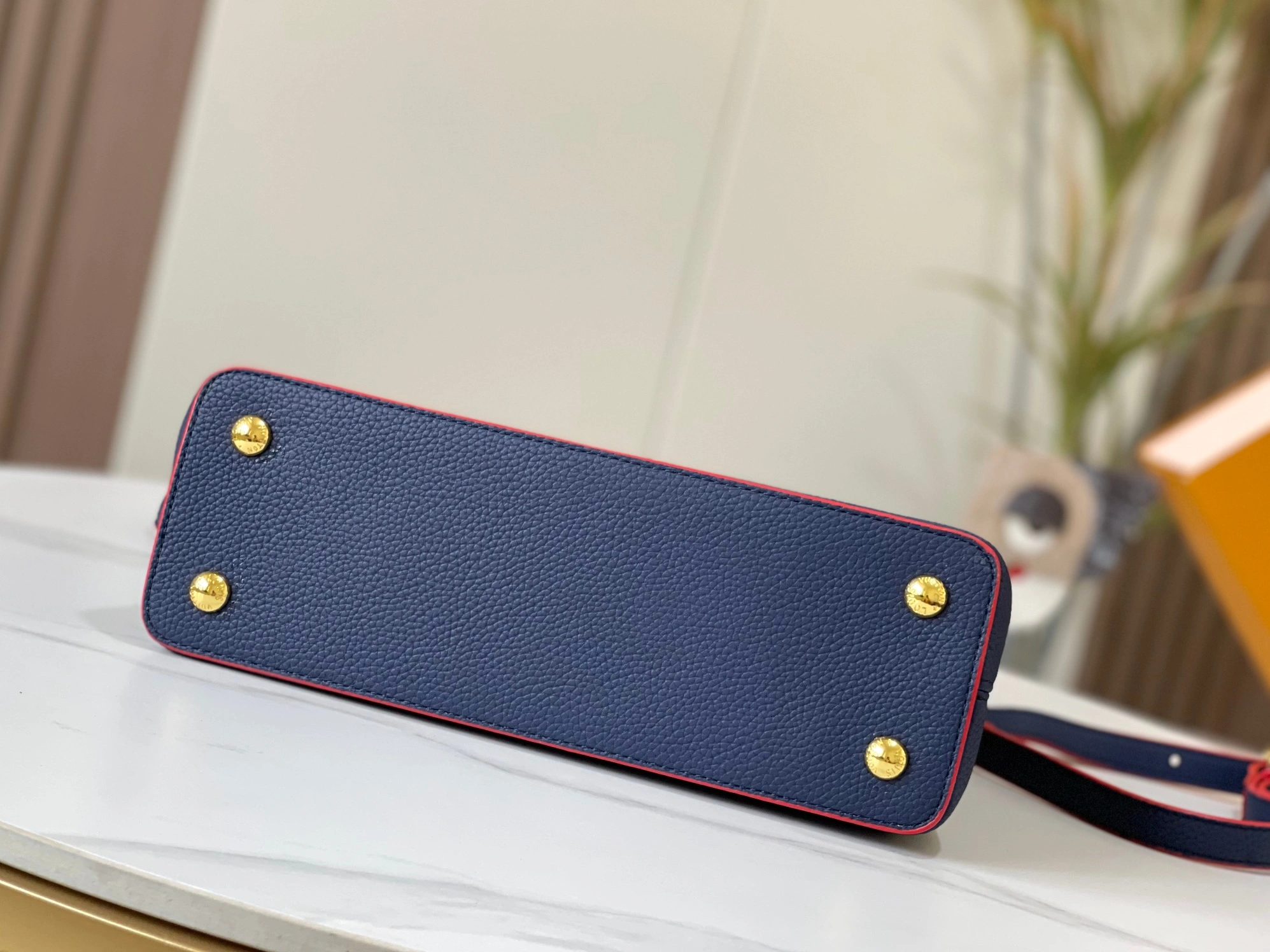 Reliable 635 Louis Vuitton AAA Quality Messenger Bags For Women - Image 4