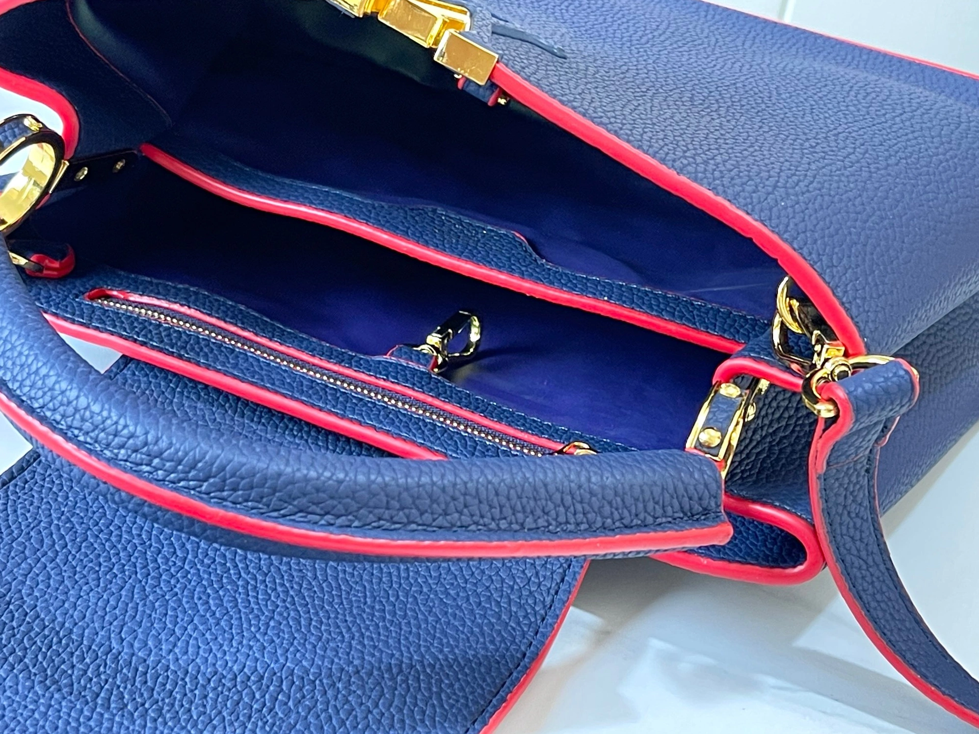 Reliable 635 Louis Vuitton AAA Quality Messenger Bags For Women - Image 8