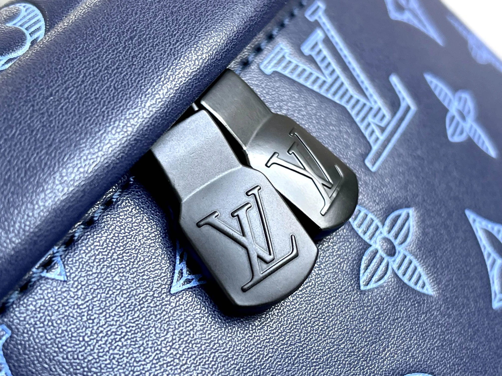 Reliable 7131 Louis Vuitton LV AAA Quality Belt Bags - Image 4