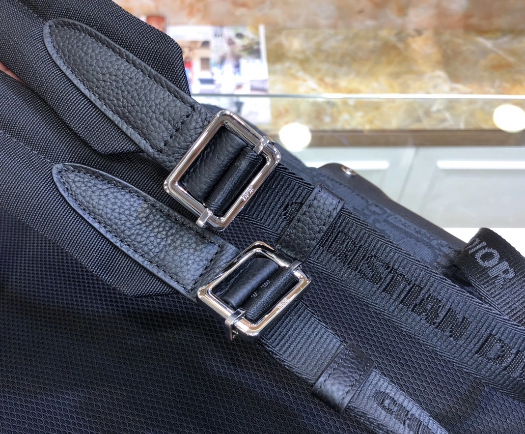 Resilient 1365 Christian Dior AAA Man Backpacks - Image 5