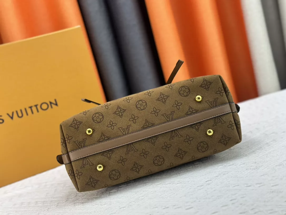 Resilient 4282 Louis Vuitton AAA Quality Shoulder Bags For Women - Image 4