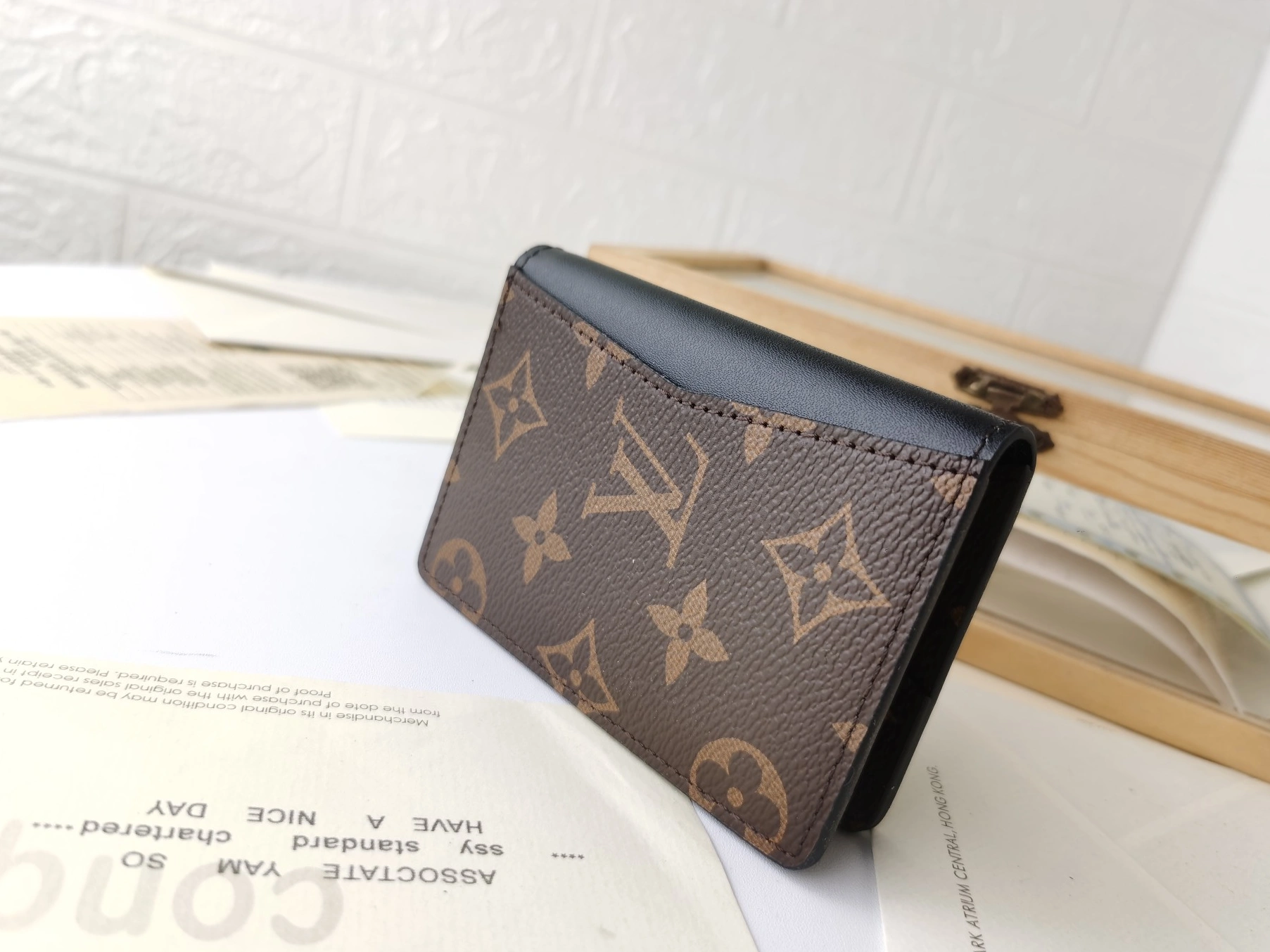 Resilient 8207 Louis Vuitton LV Card Case For Unisex - Image 4