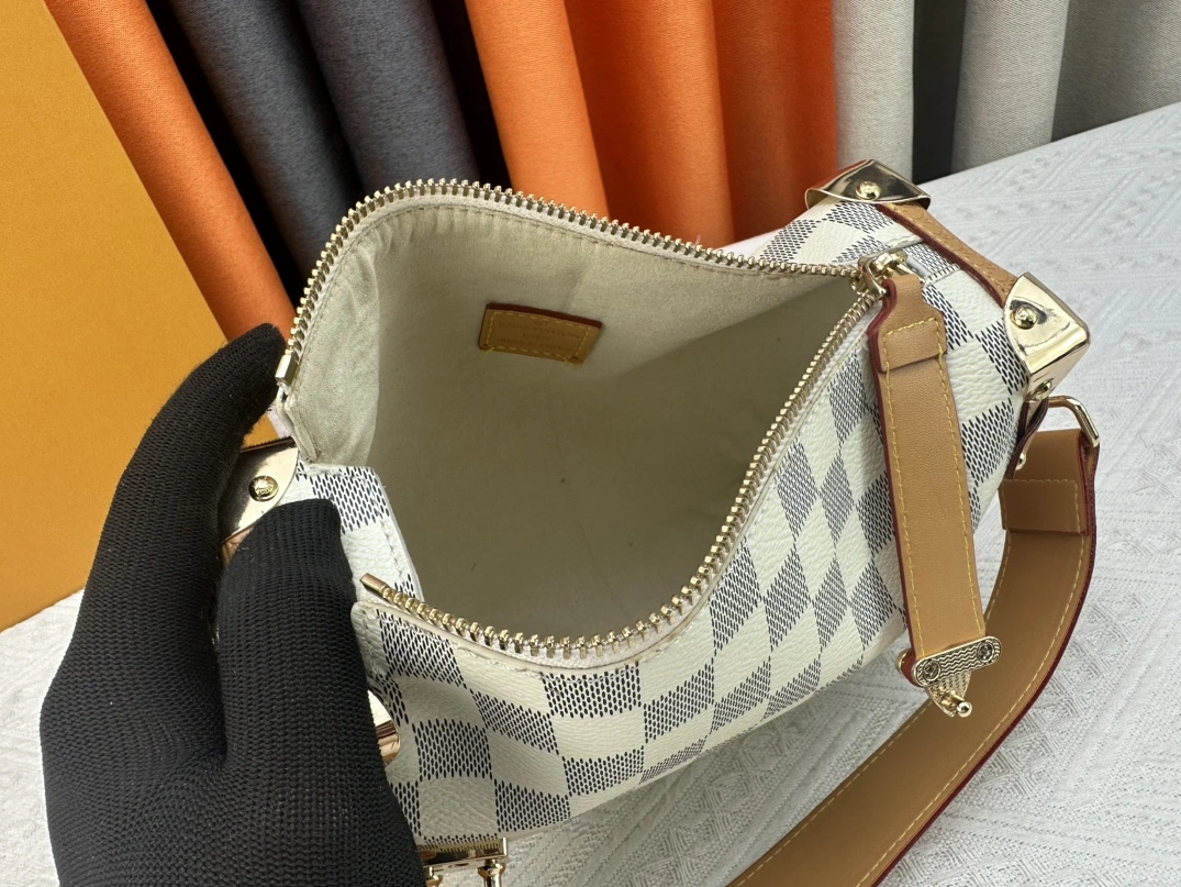 Sleek 1244 Louis Vuitton AAA Quality Messenger Bags For Unisex - Image 8