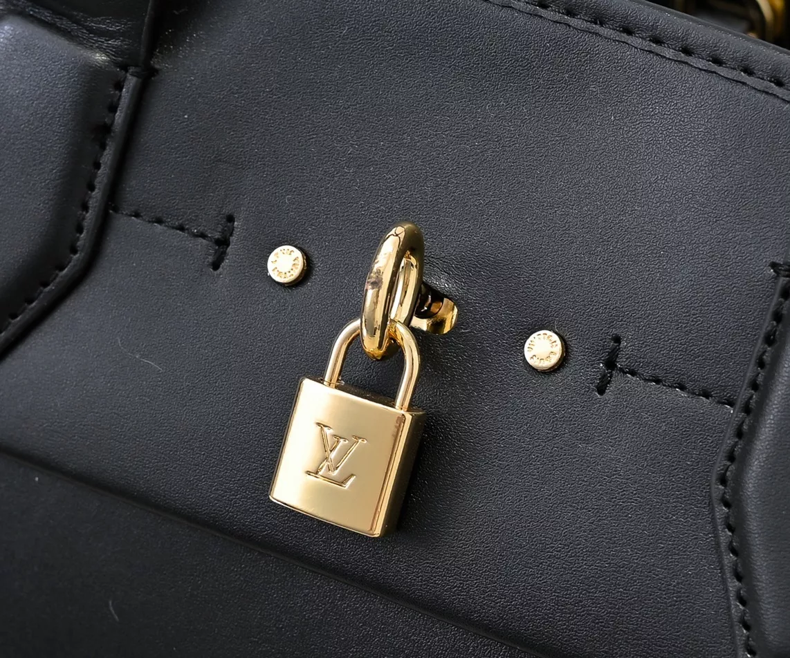 Sleek 3692 Louis Vuitton AAA Quality Handbags For Women - Image 5