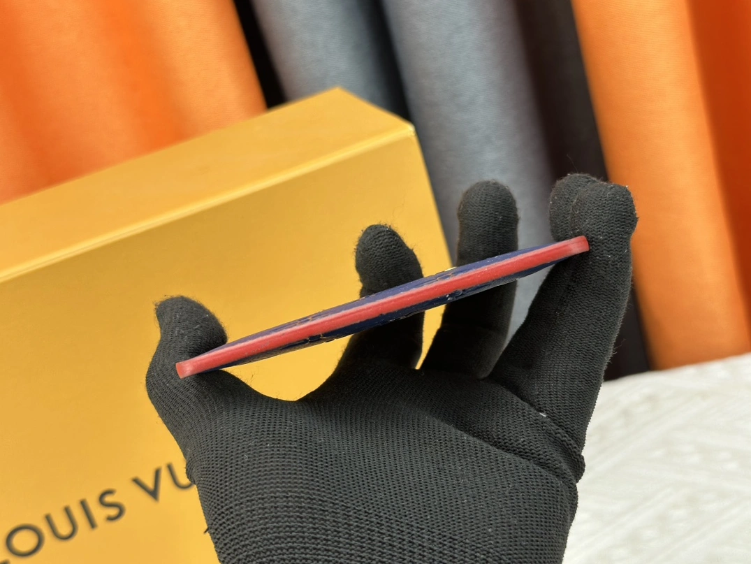 Sleek 4649 Louis Vuitton LV Card Case For Women - Image 3