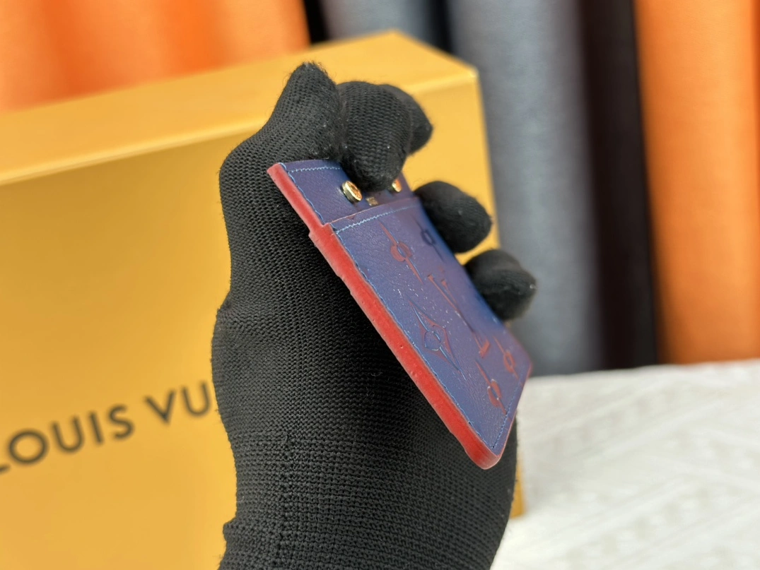 Sleek 4649 Louis Vuitton LV Card Case For Women - Image 4