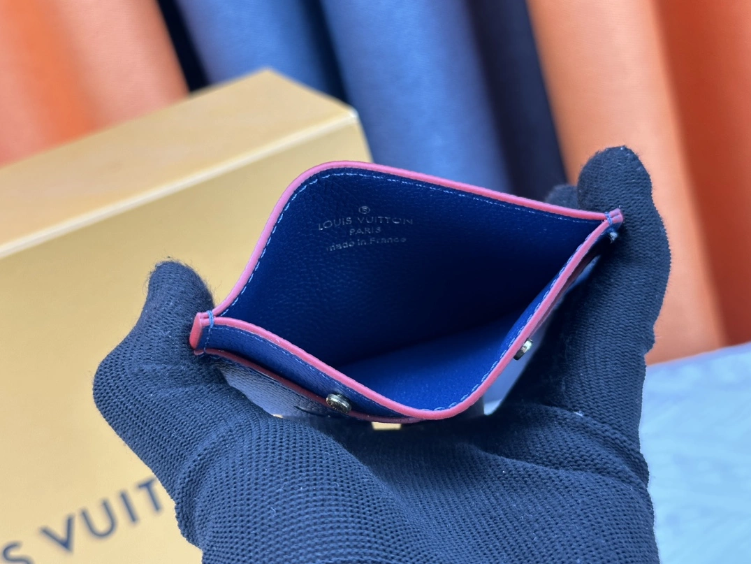 Sleek 4649 Louis Vuitton LV Card Case For Women - Image 6