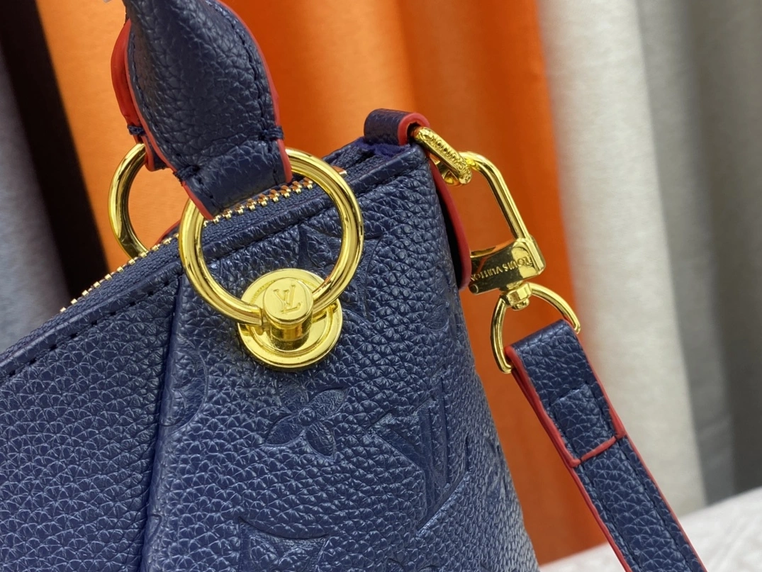 Sleek 4666 Louis Vuitton AAA Quality Handbags For Women - Image 6