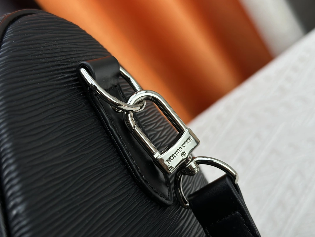 Sleek 8351 Louis Vuitton Travel Bags - Image 7