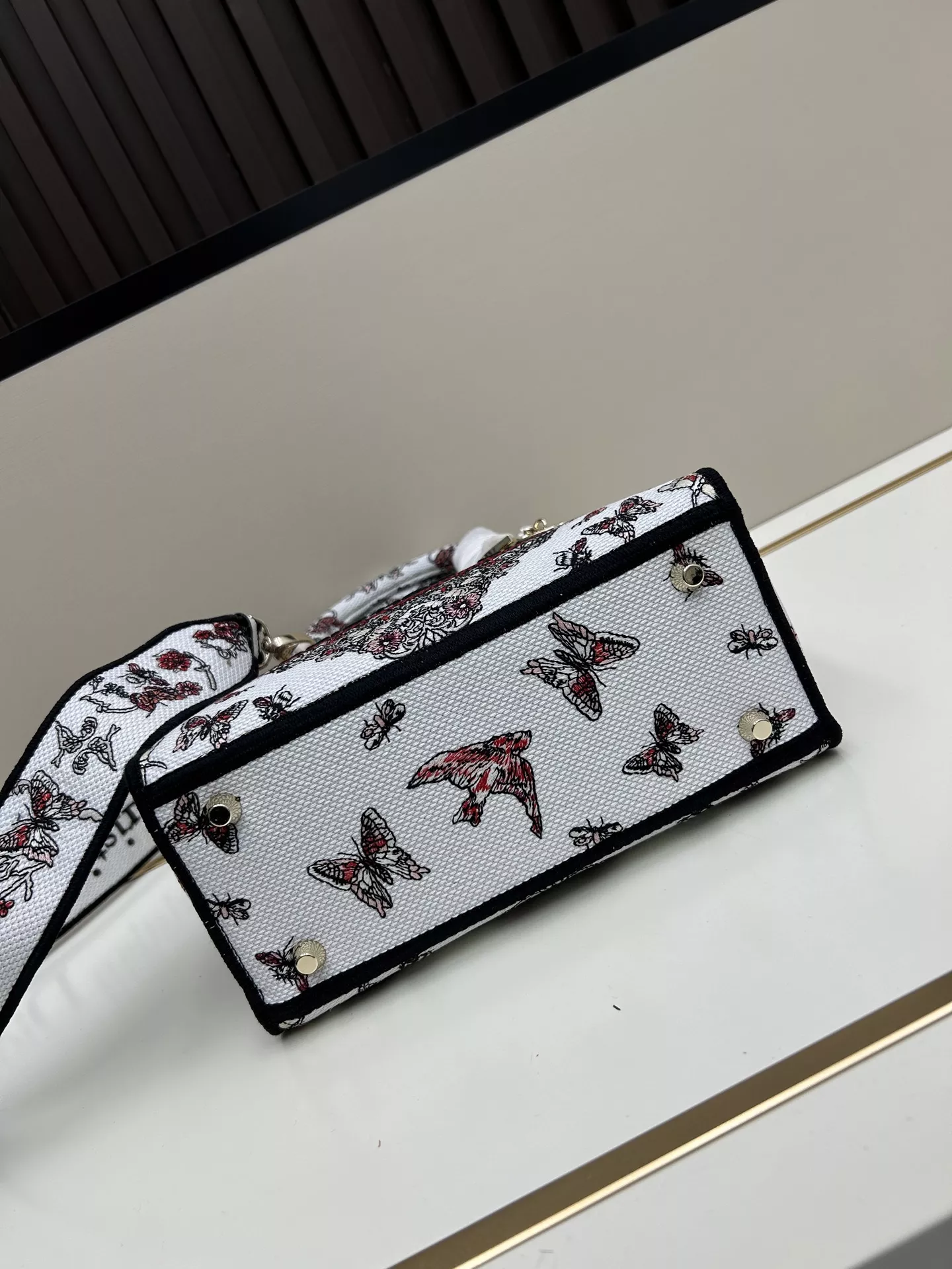 SmartChoice 8638 Christian Dior AAA Quality Handbags For Women - Image 5