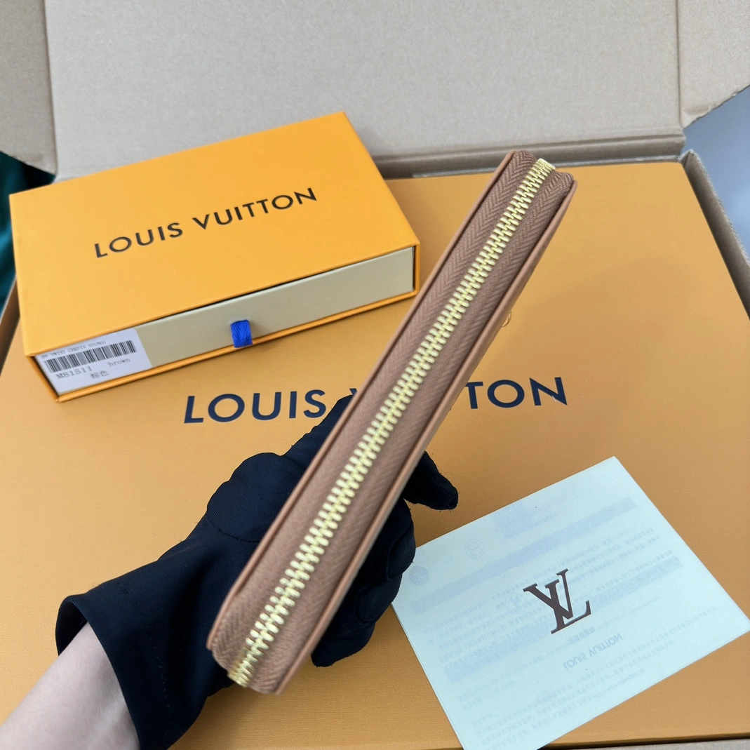 Soft 136 Louis Vuitton LV Wallets For Women - Image 3