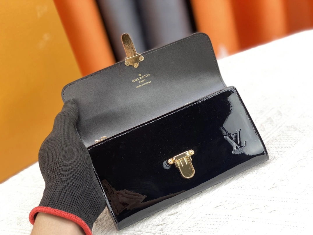 Soft 8336 Louis Vuitton AAA Quality Wallets For Women - Image 7