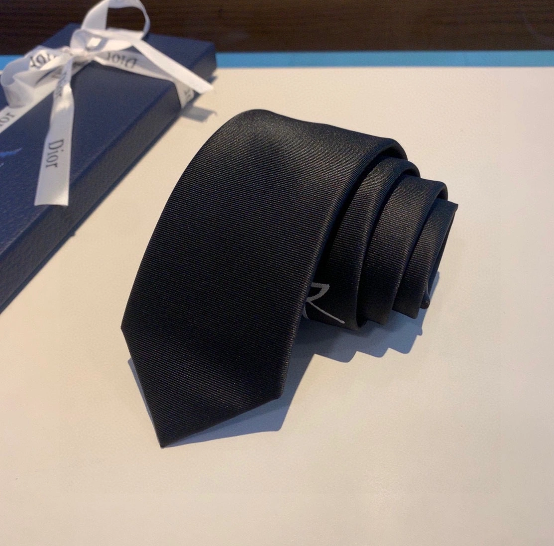 Sophisticated 1913 Christian Dior Necktie For Men - Image 5