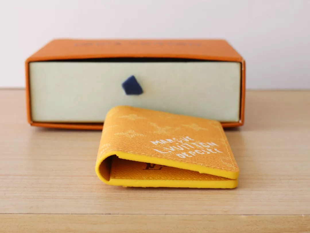 Sophisticated 9165 Louis Vuitton LV Card Case For Women - Image 4