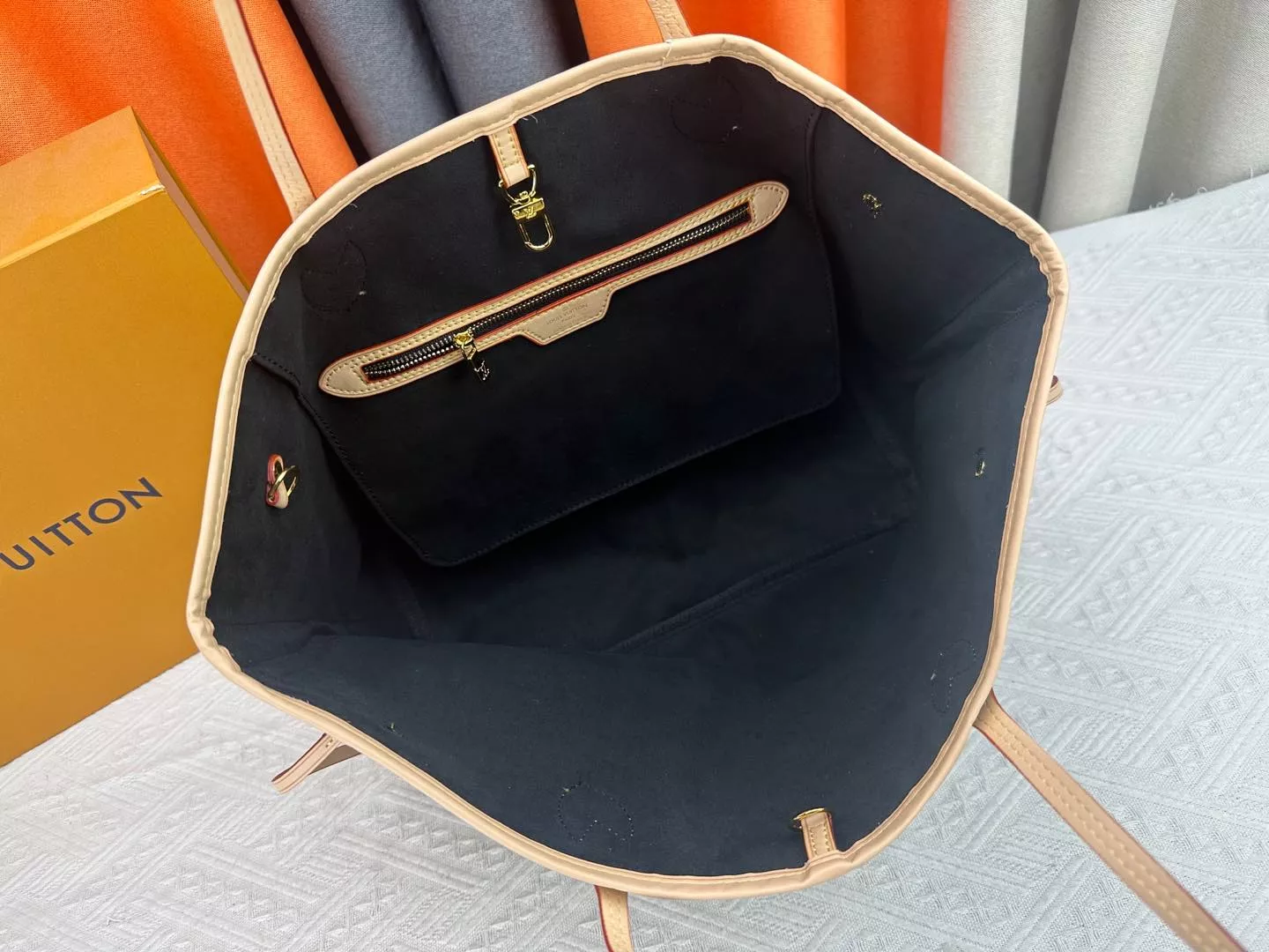 SportInspired 106 Louis Vuitton AAA Quality Shoulder Bags For Women - Image 8