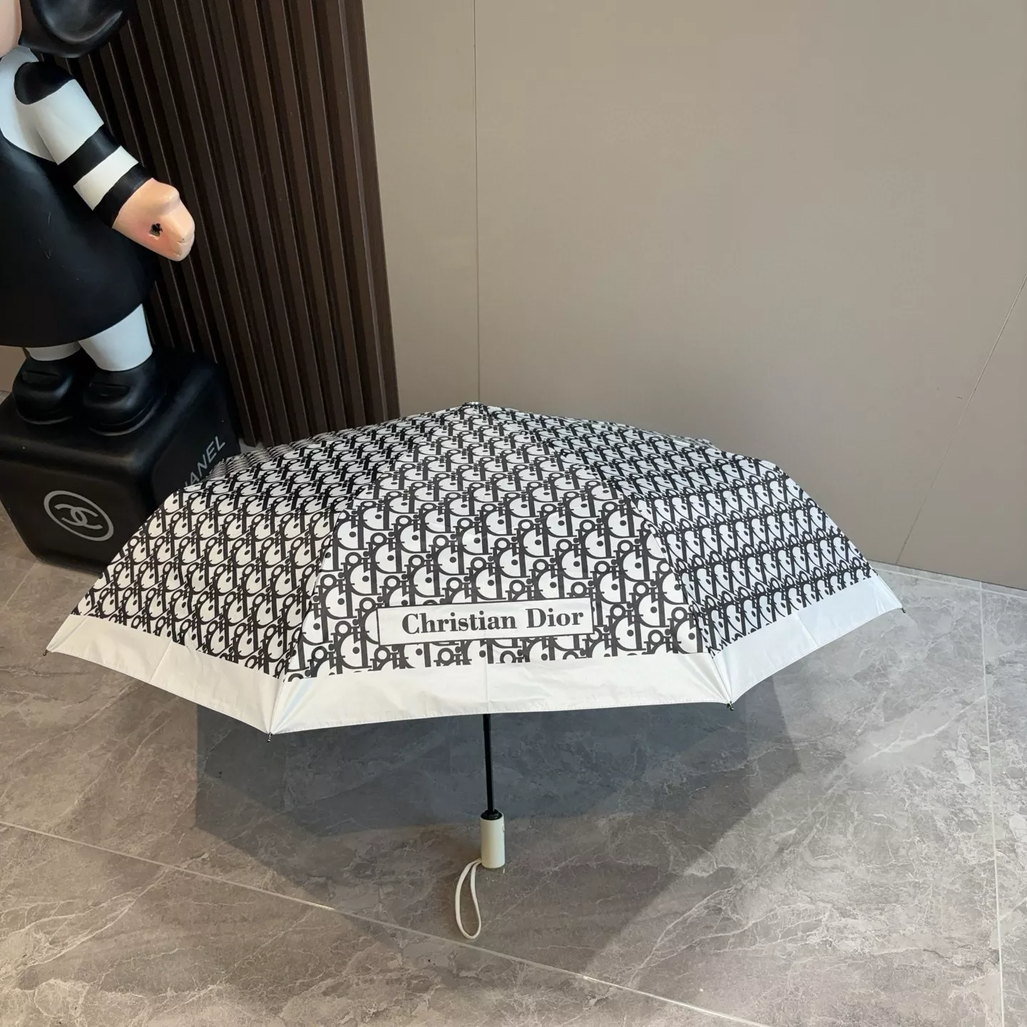 Stylish 539 Christian Dior Umbrellas