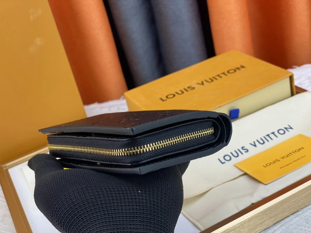 Timeless 2099 Louis Vuitton AAA Quality Wallets - Image 4