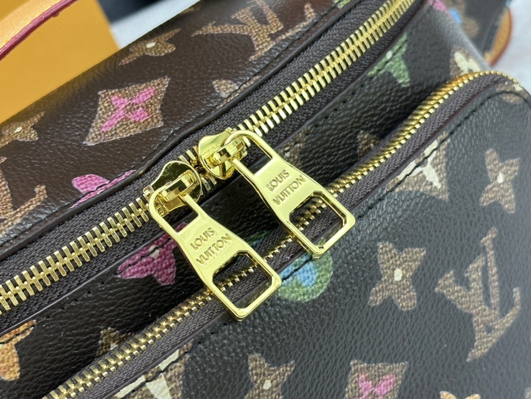 Timeless 2741 Louis Vuitton LV AAA Quality Belt Bags For Unisex - Image 6