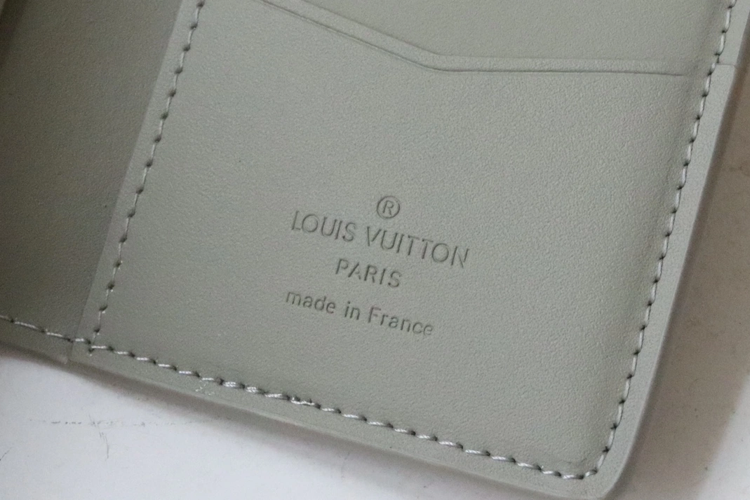 Trendsetting 4546 Louis Vuitton AAA Quality Card Case - Image 6