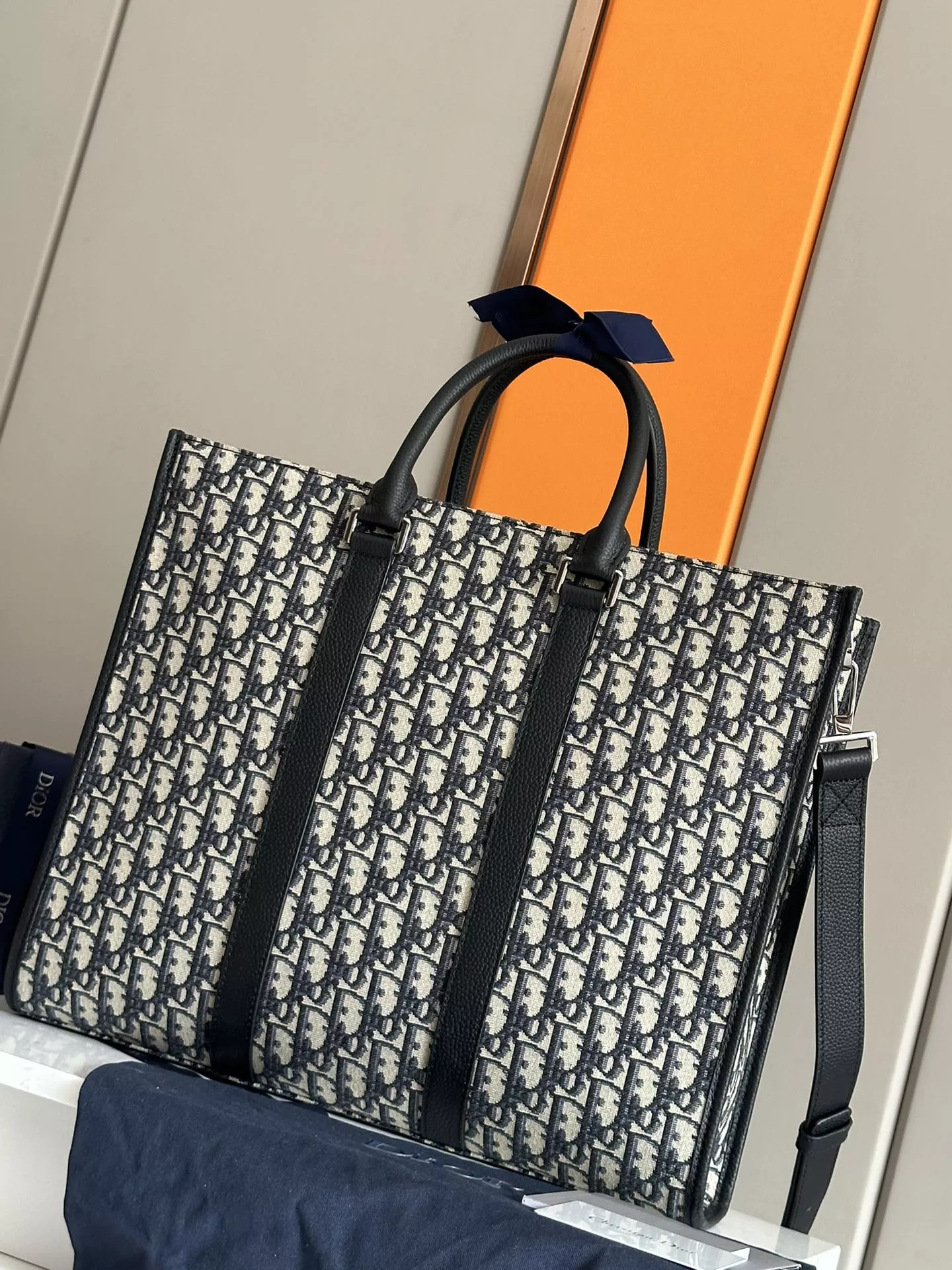 Trendsetting 5546 Christian Dior AAA Man Handbags - Image 3