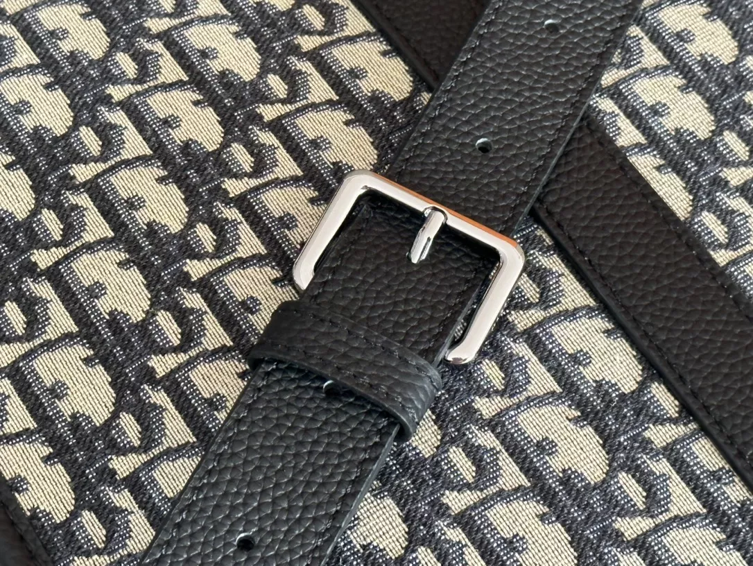 Trendsetting 5546 Christian Dior AAA Man Handbags - Image 6