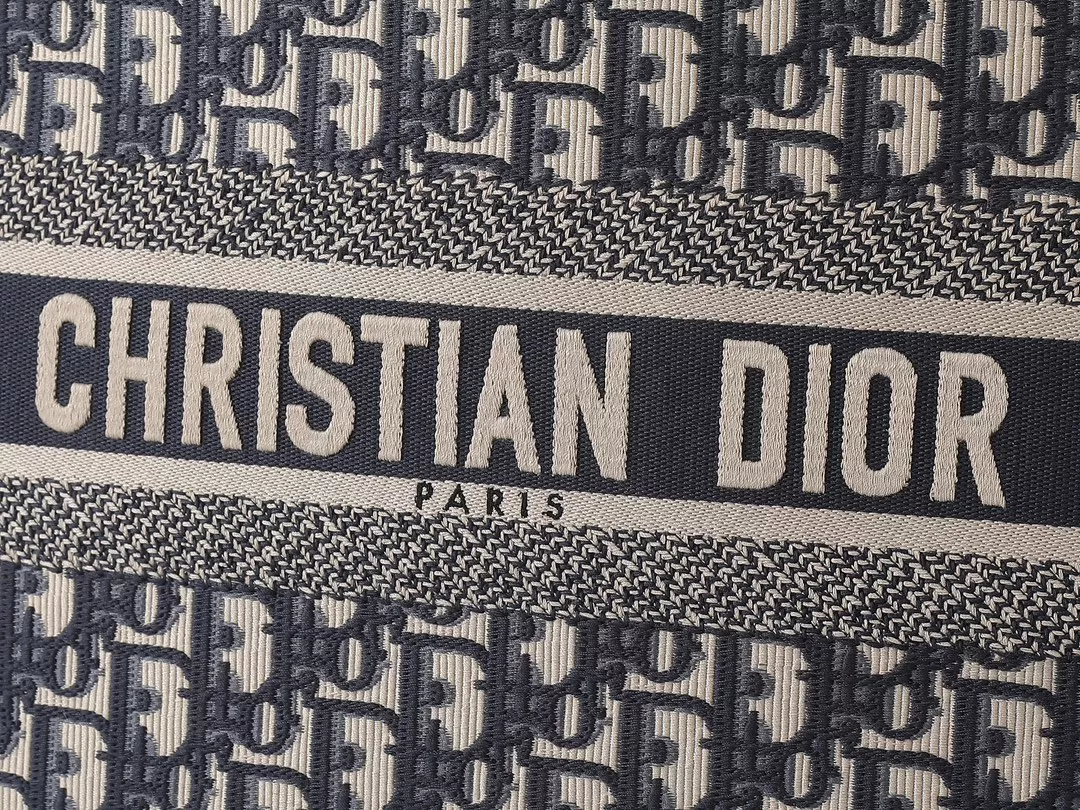 Trendsetting 567 Christian Dior AAA Quality Tote-Handbags For Women - Image 4