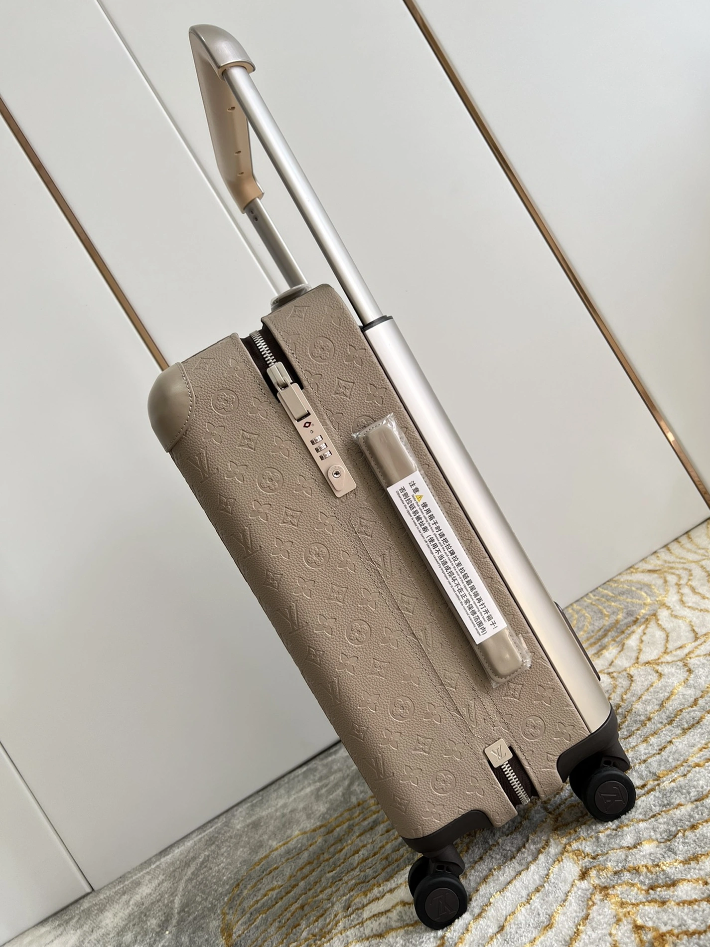 UrbanStyle 2198 Louis Vuitton Luggage - Image 4