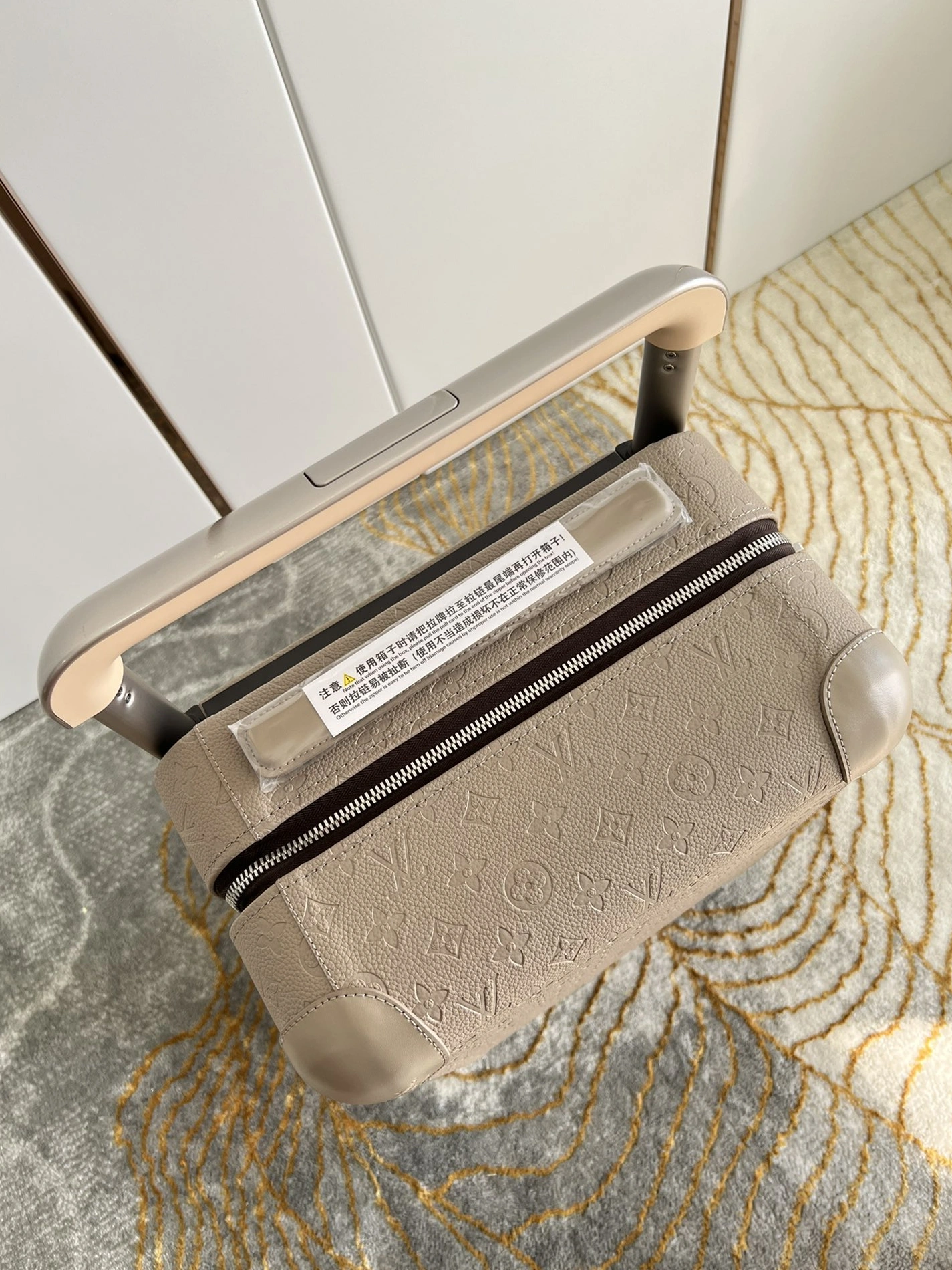 UrbanStyle 2198 Louis Vuitton Luggage - Image 6