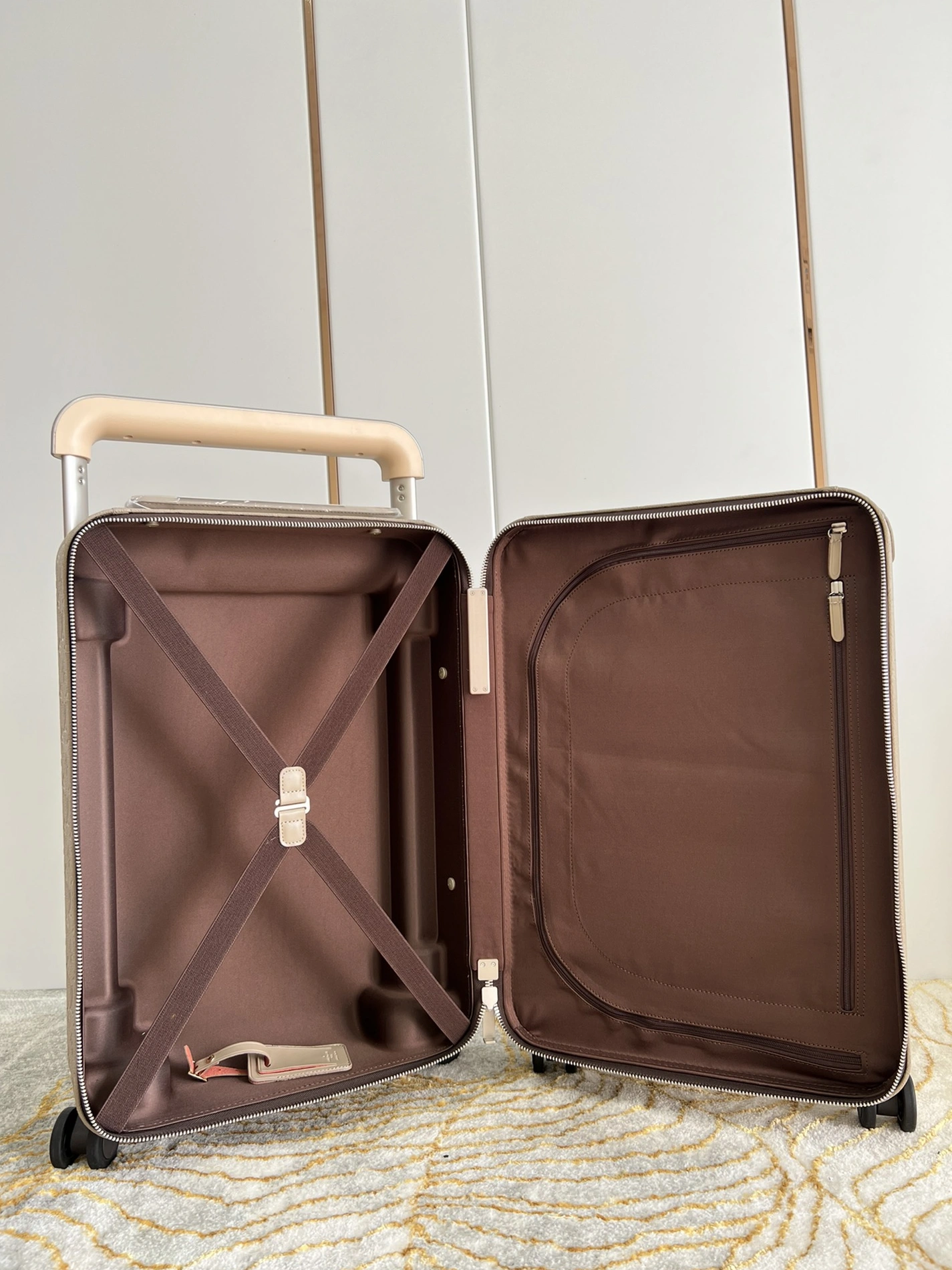 UrbanStyle 2198 Louis Vuitton Luggage - Image 7