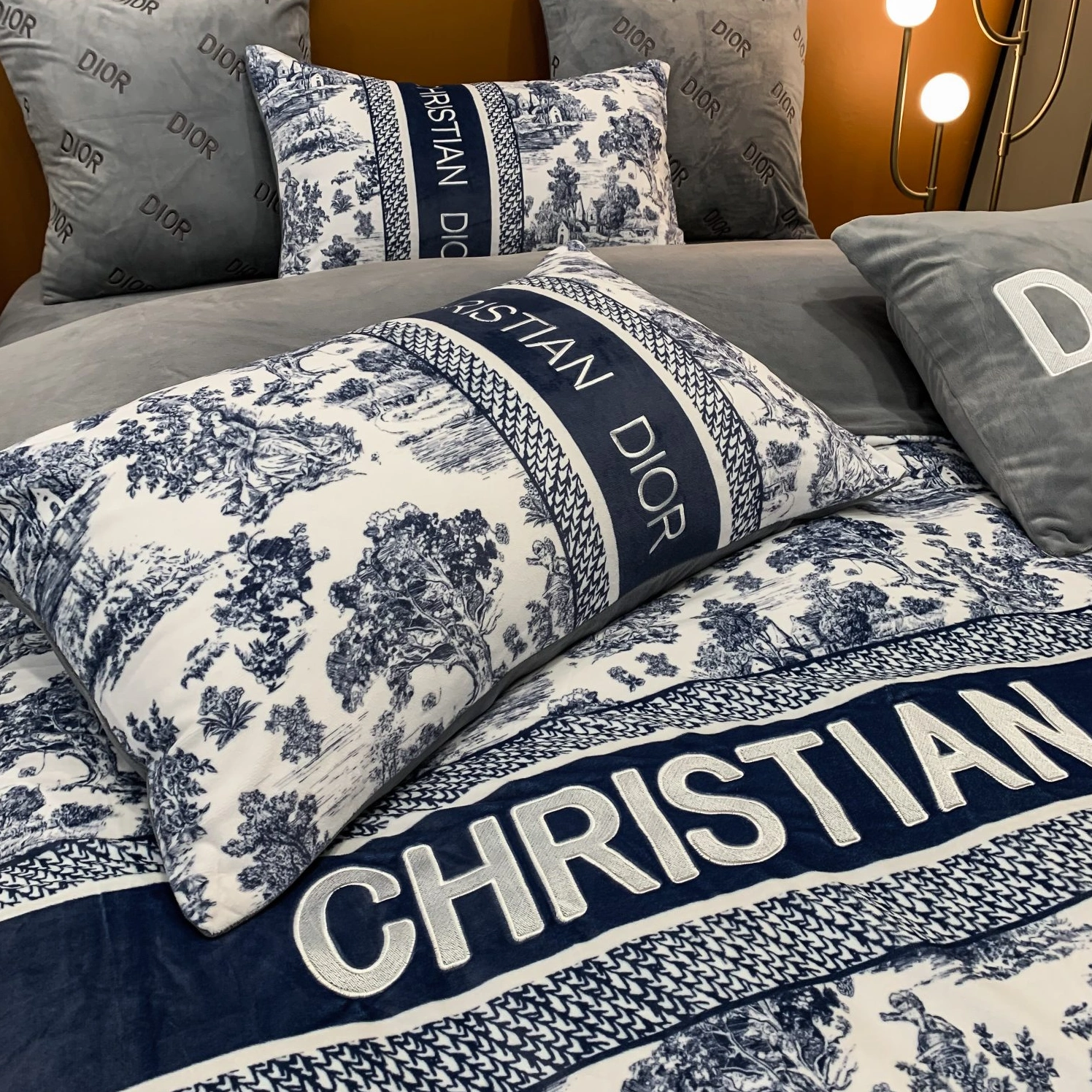 Versatile 3439 Christian Dior Bedding - Image 4