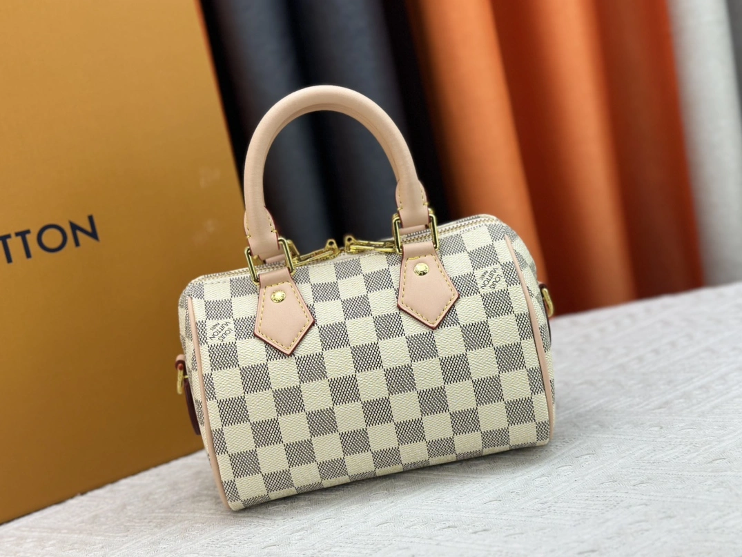 Versatile 8142 Louis Vuitton AAA Quality Handbags For Women - Image 4