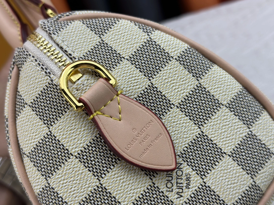 Versatile 8142 Louis Vuitton AAA Quality Handbags For Women - Image 5