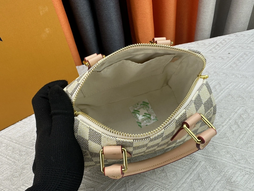 Versatile 8142 Louis Vuitton AAA Quality Handbags For Women - Image 8