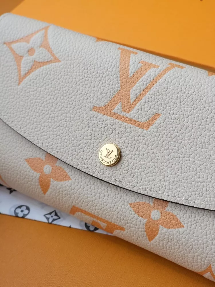 Vibrant 3044 Louis Vuitton AAA Quality Card Case - Image 4