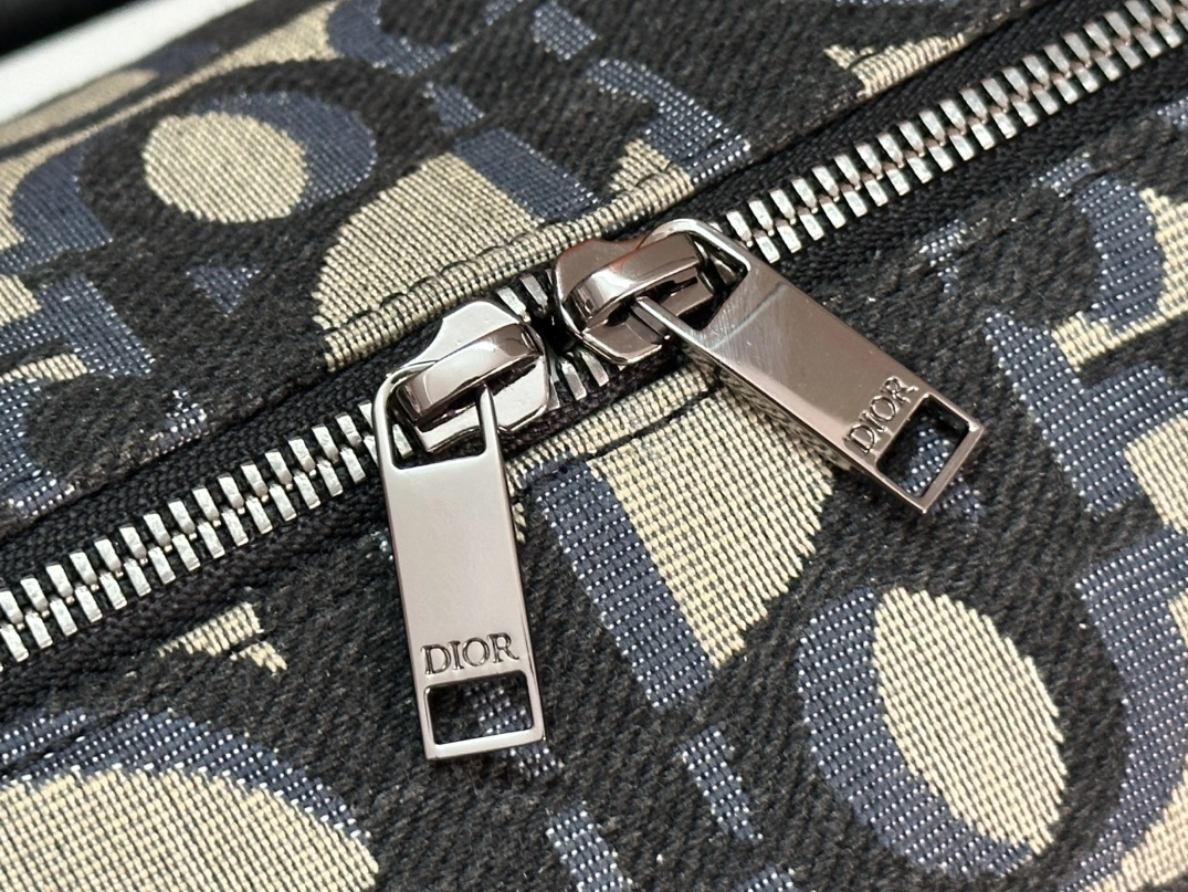 Vibrant 4181 Christian Dior Travel Bags - Image 4