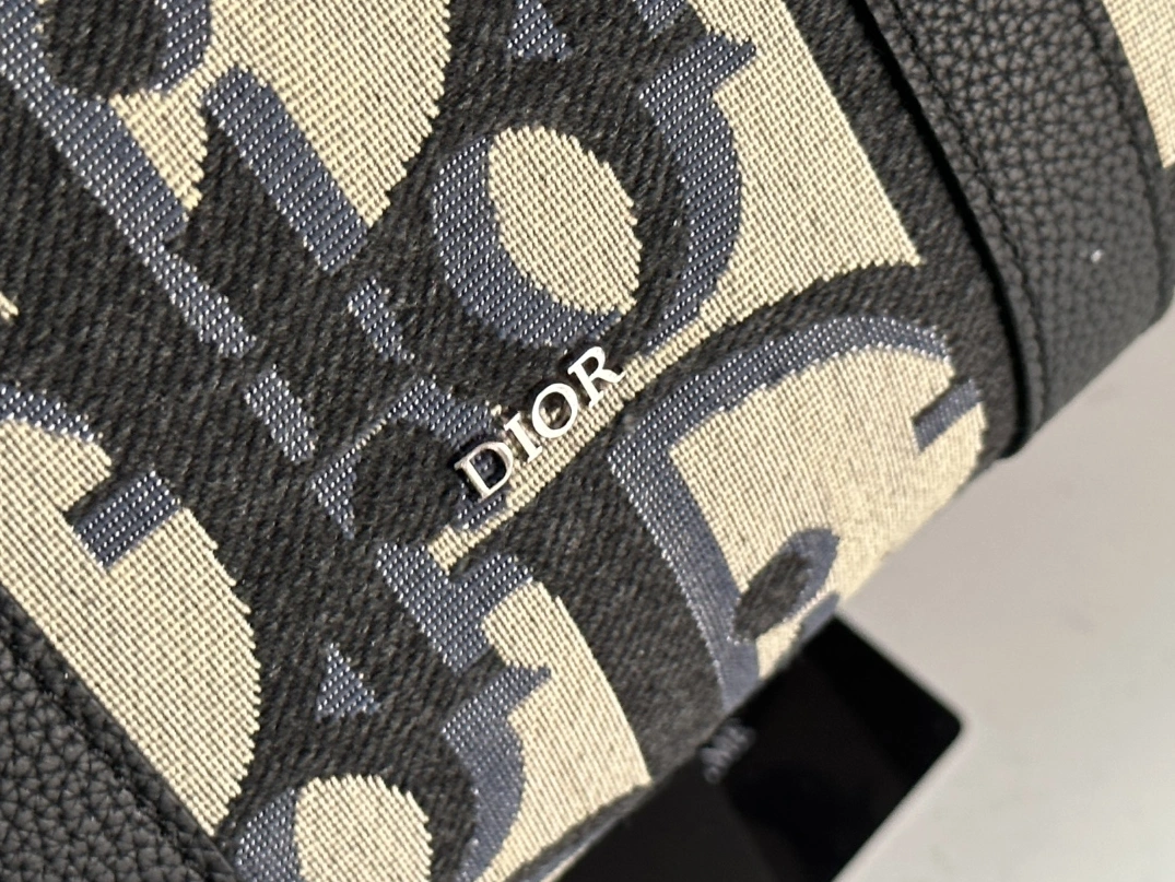 Vibrant 4181 Christian Dior Travel Bags - Image 5