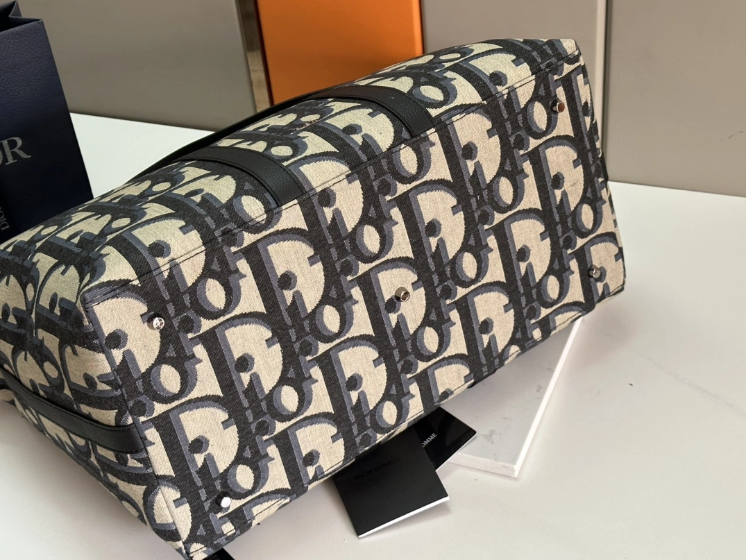 Vibrant 4181 Christian Dior Travel Bags - Image 6