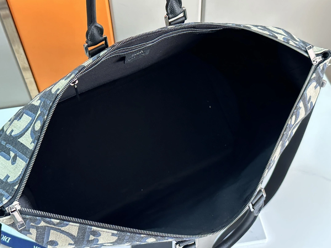 Vibrant 4181 Christian Dior Travel Bags - Image 8