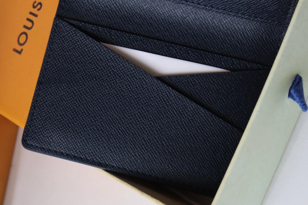 Vibrant 5671 Louis Vuitton LV Card Case - Image 7