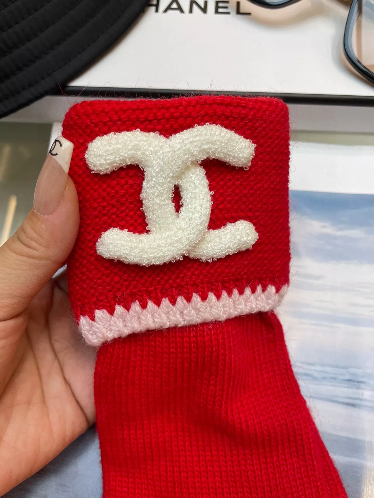 Vibrant 7686 Chanel Gloves - Image 4