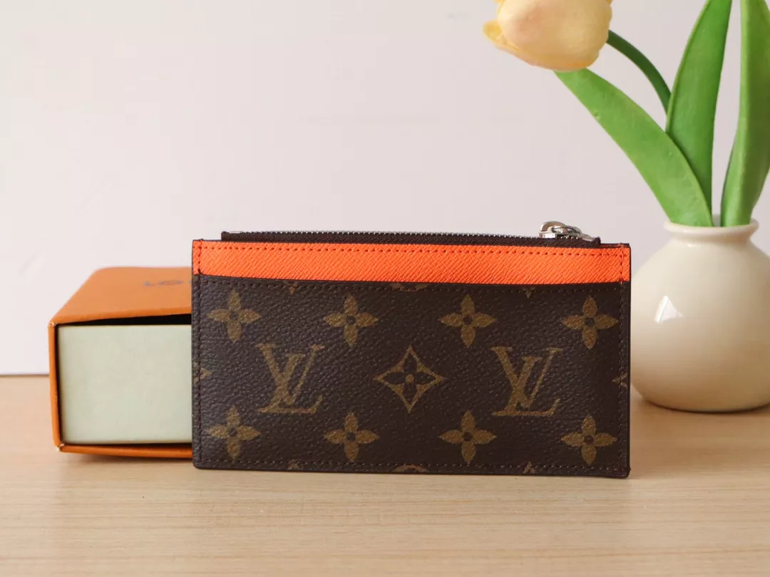 Vibrant 9051 Louis Vuitton LV Card Case