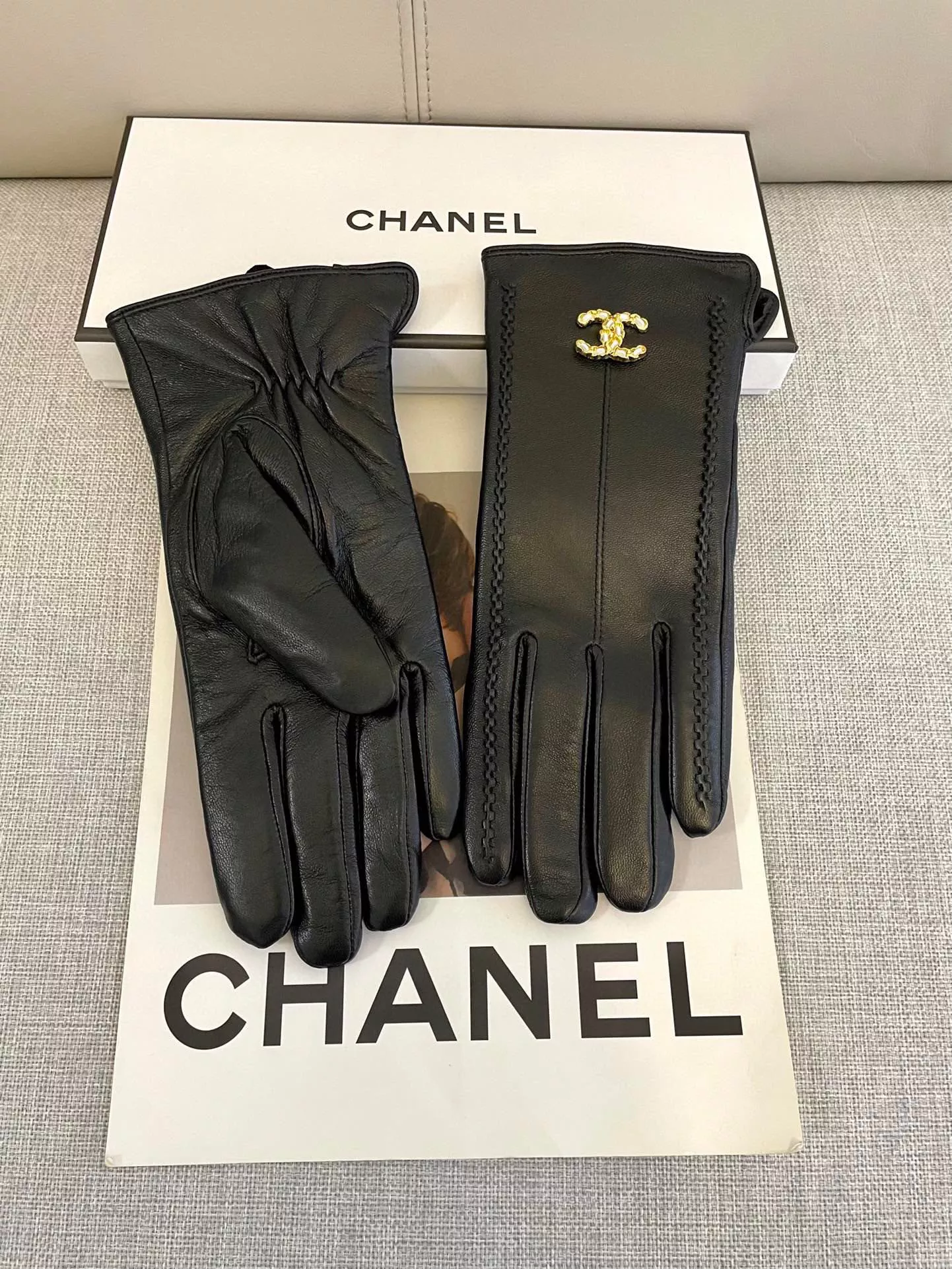 WellDesigned 1858 Chanel Gloves For Women