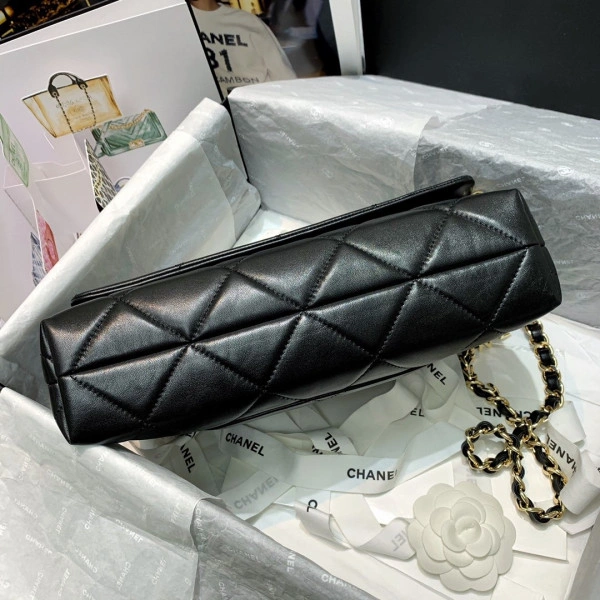 WellDesigned CHANEL FLAP BAG 668 - Image 4