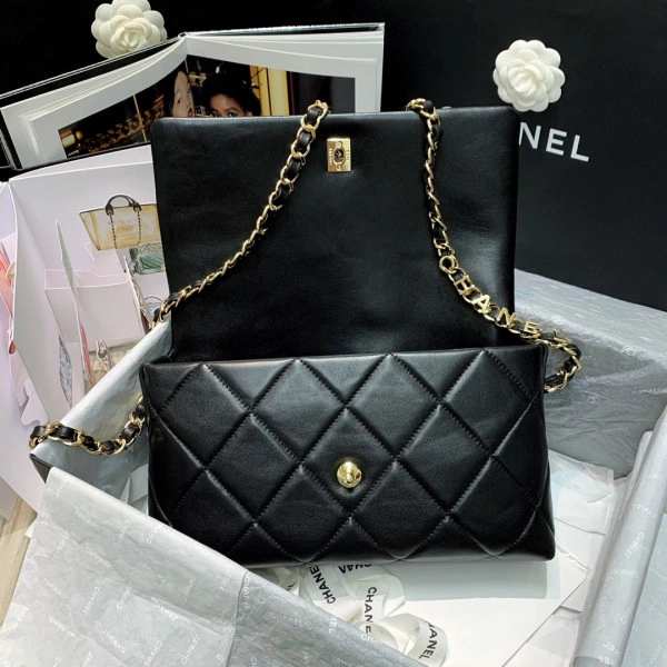 WellDesigned CHANEL FLAP BAG 668 - Image 3