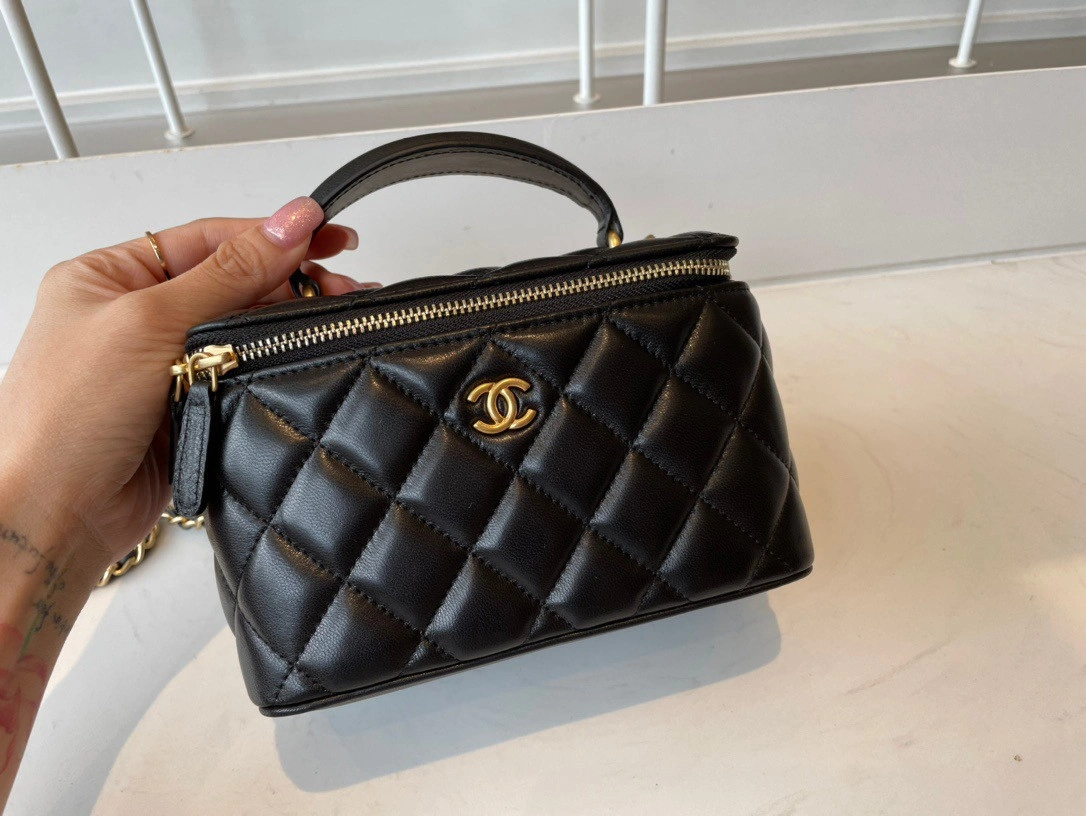 CHANEL VANITY CASE Affordable 1263 - Image 3