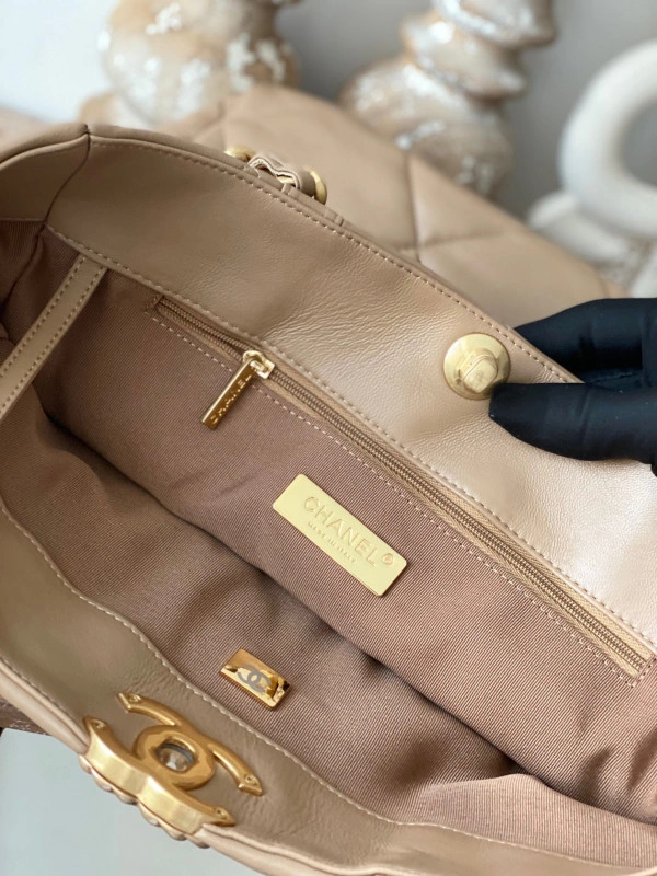 Fashionable CHANEL 19 SHOPPING BAG 23 - Image 10