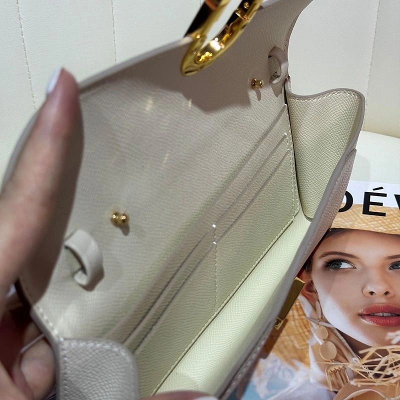 Hermes Chaine d'Ancre To Go Wallet Epsom Leather Gold Hardware In White - Image 4