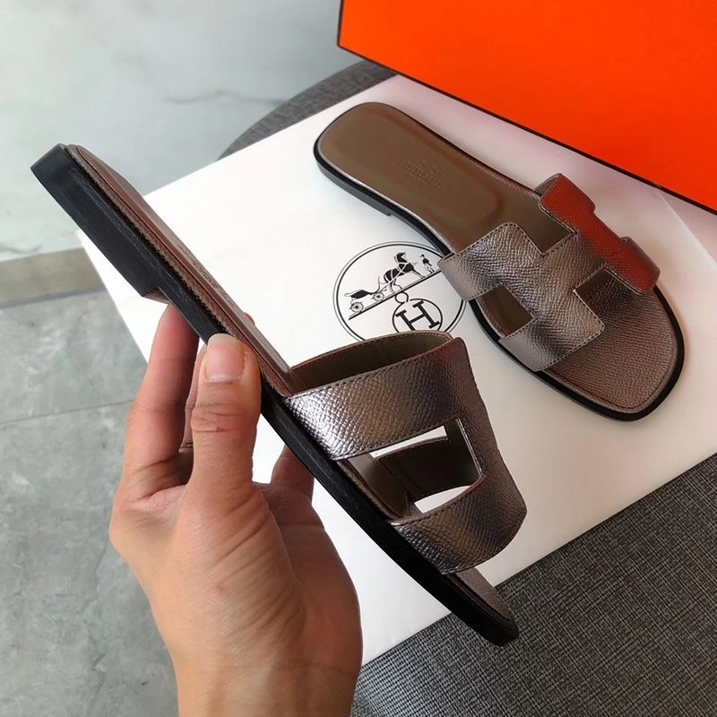 Hermes Oran Slides Women Grain Calfskin In Silver - Image 3