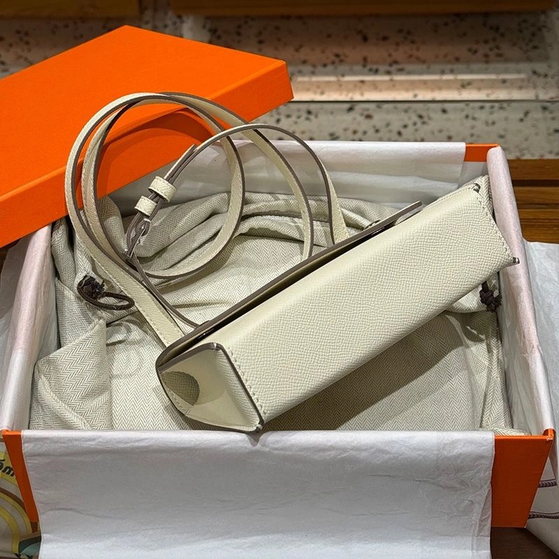 Hermes Hermesnap Wallet Epsom Leather Palladium Hardware In White - Image 3